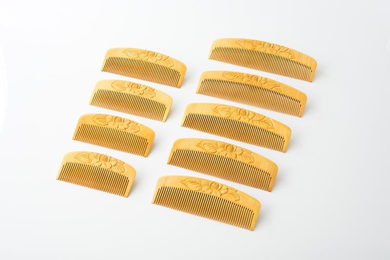 解櫛 彫（ケース付） つばき - 薩摩つげ櫛～喜多つげ製作所