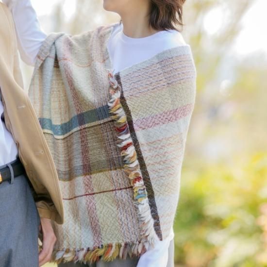 ベビーアルパカ100％手織りのポンチョ（1点物）Made in japan