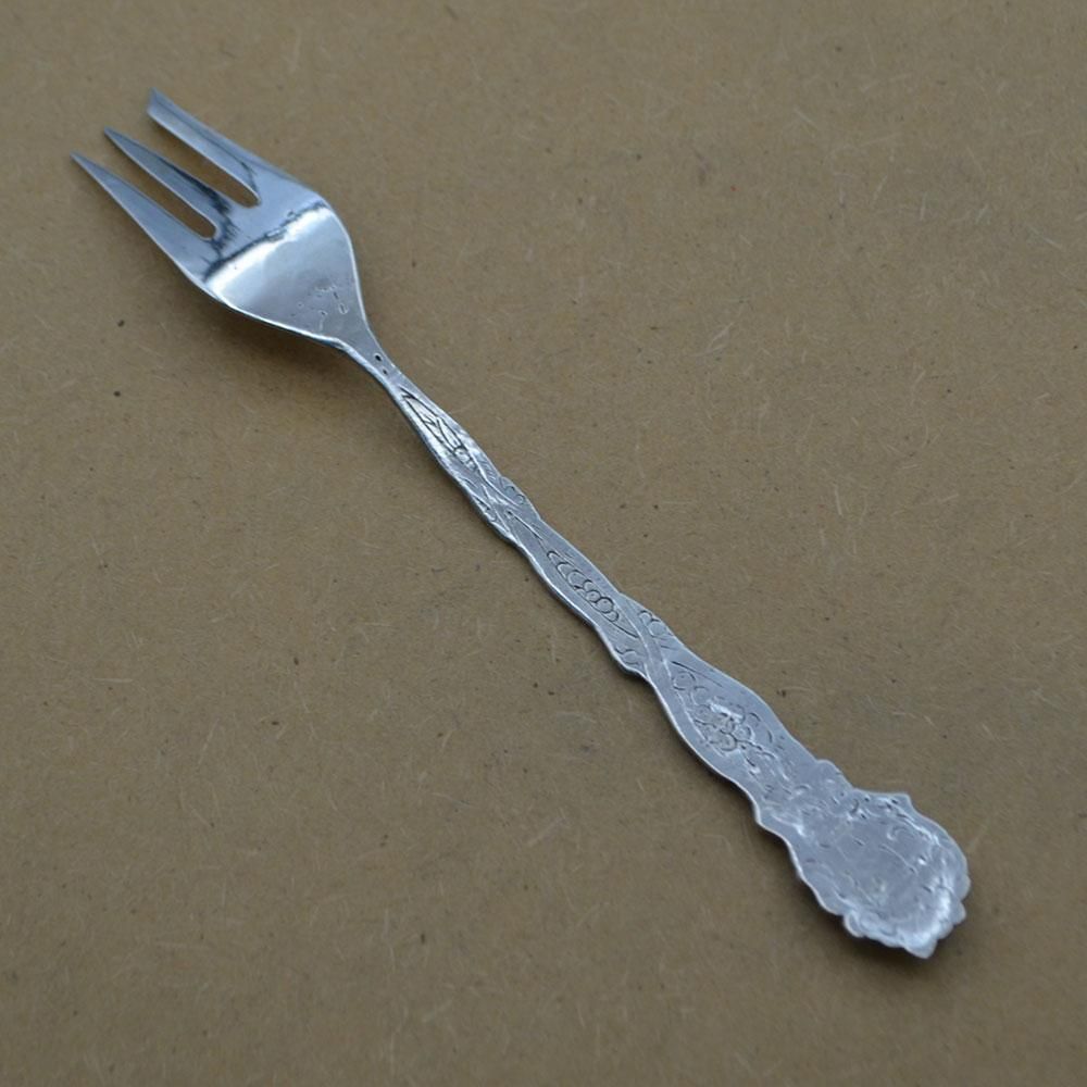アンティーク食器｜カトラリー｜フォーク｜葡萄柄｜800シルバー｜ドイツ