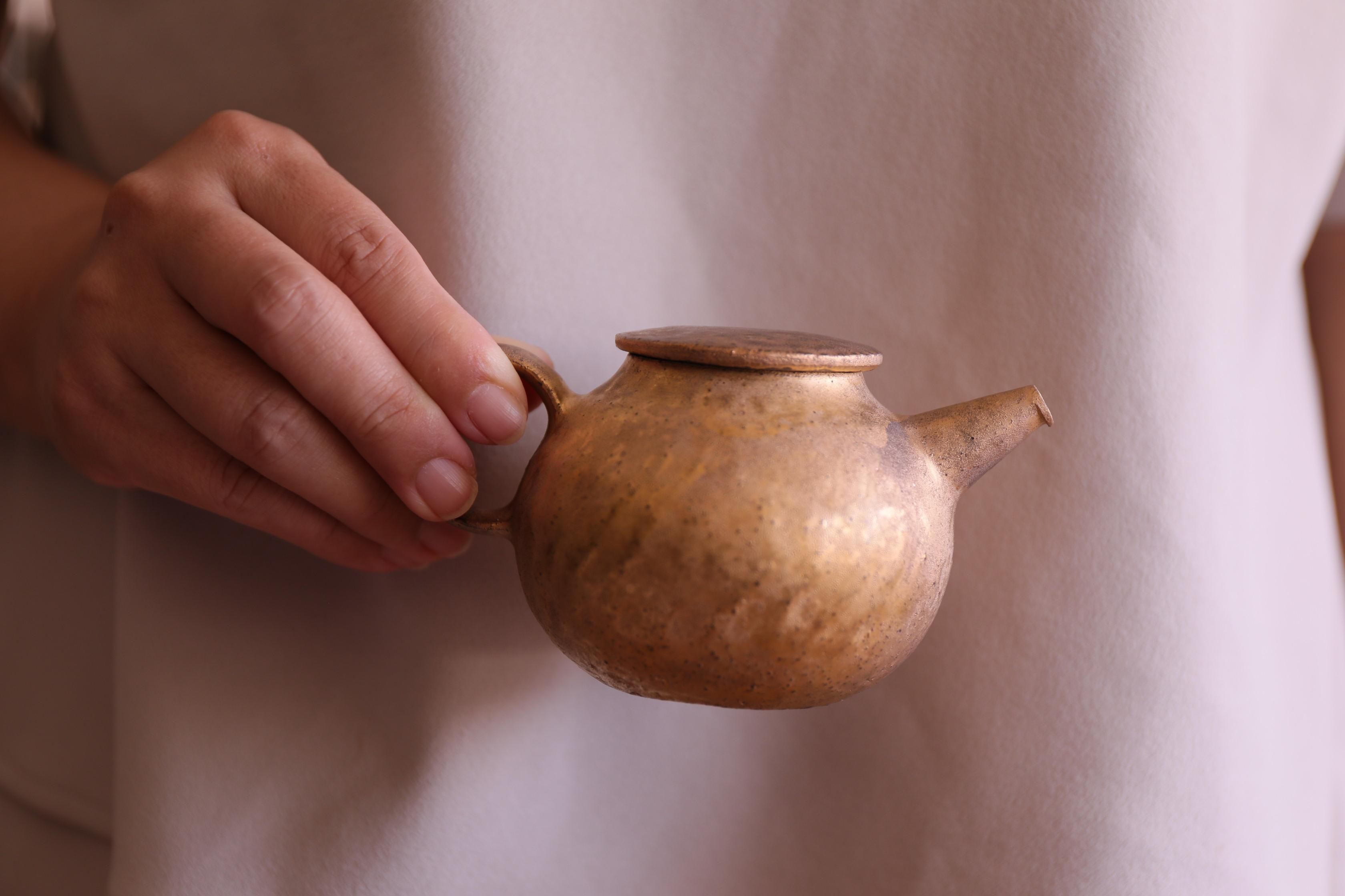 村上躍 金彩茶壺 - queen and the chair