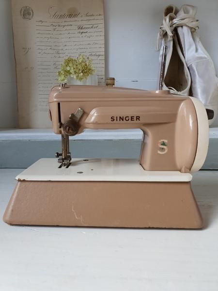 シンガー アンティーク トイミシン ピンクベージュ 1960年代