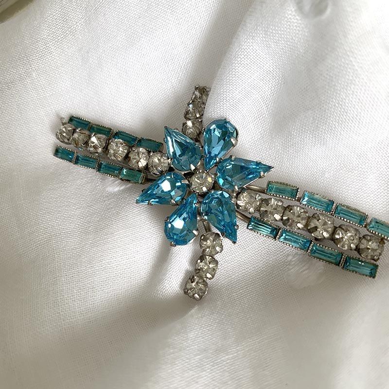 ヴィンテージ水色ガラスビジューブローチ爽やか