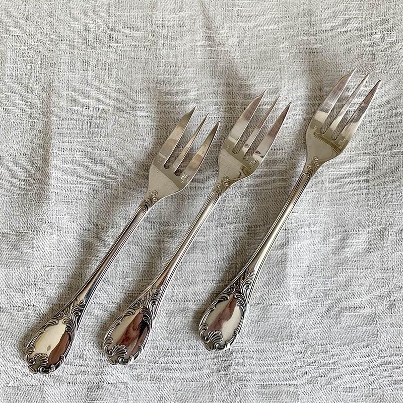 エレガントなマルリー・ケーキ用フォーク 自然な存在感 持つ