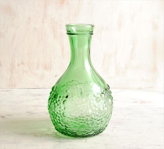 フィンランド製ヴィンテージグリーン花瓶 目を惹く美しさ