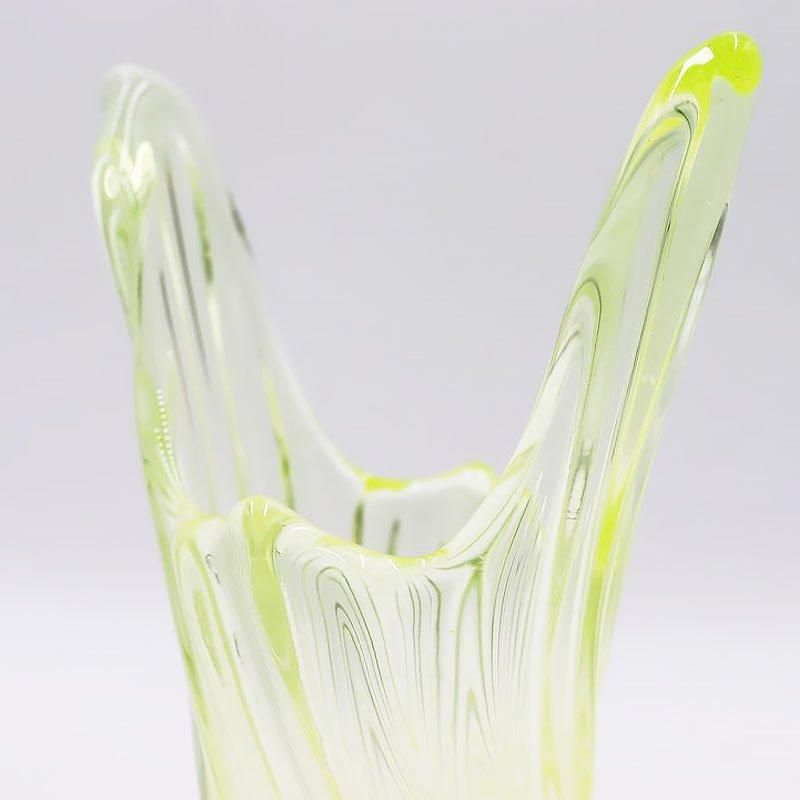 大正ロマン溢れるアンティーク花瓶 ウランガラス製