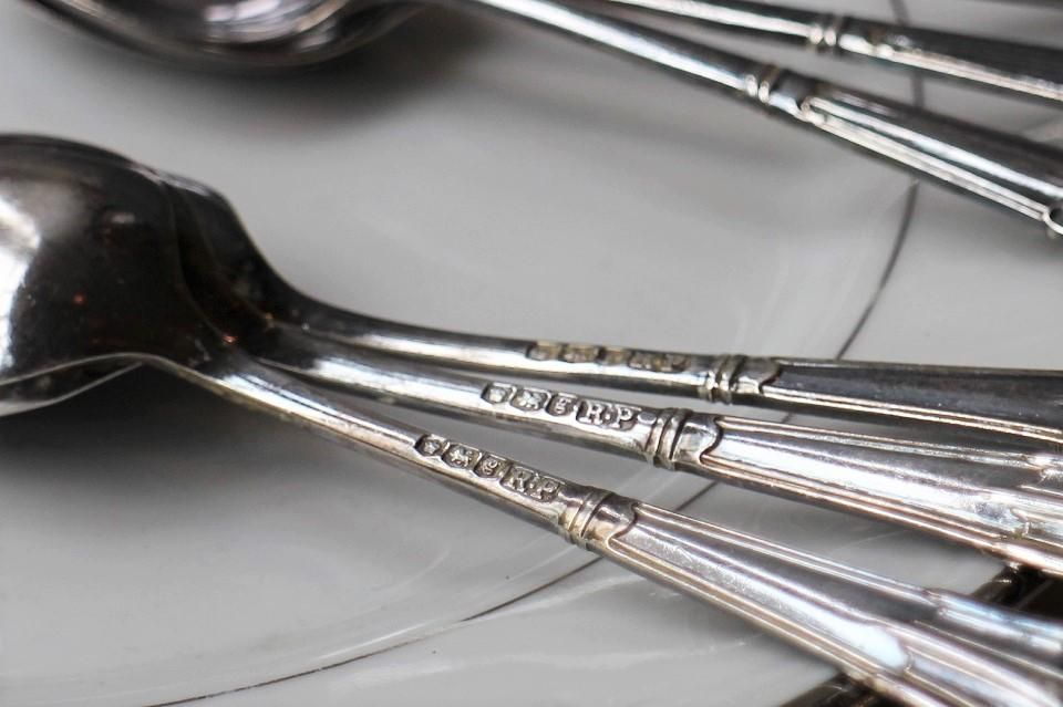 英国製スターリングシルバー繊細なスプーンセット