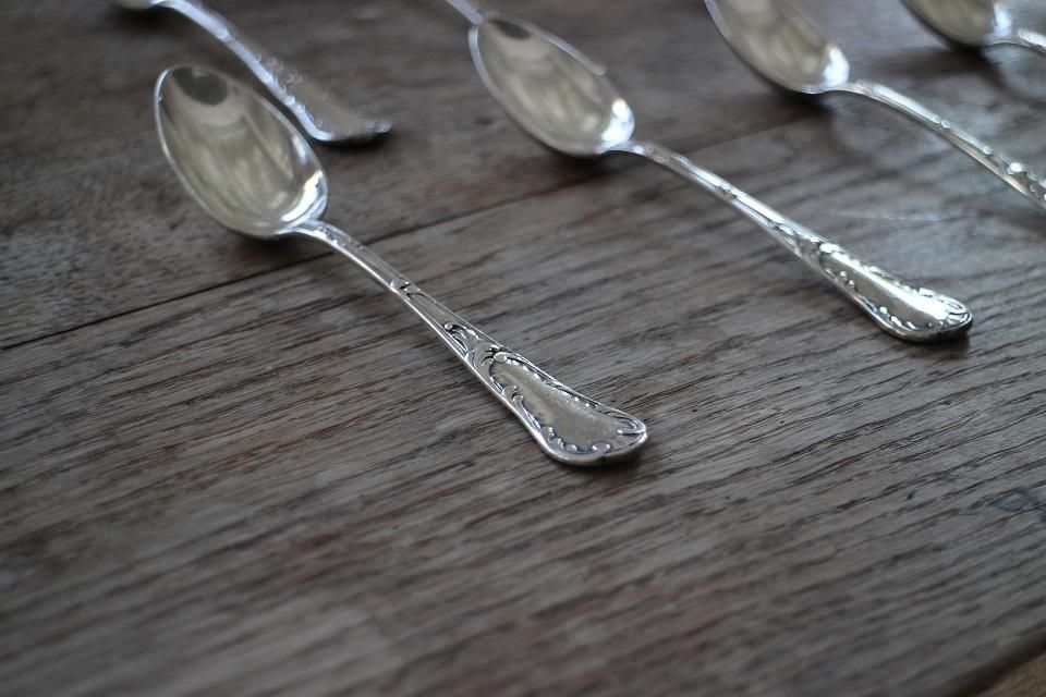 アンティーククリストフル銀製ティースプーン、菊模様