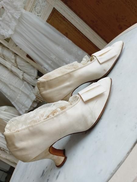 アンティークシルクブライダルシューズ - アンティークモール＆蚤の市