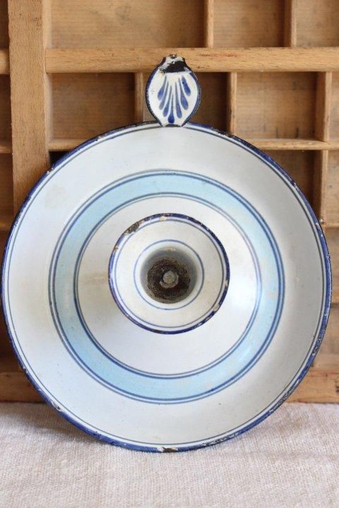 フランス製1920年代の素朴なホーローキャンドルスタンド