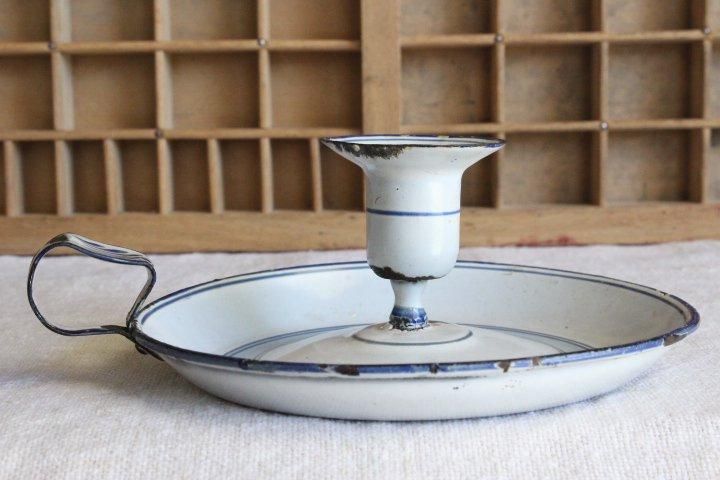 フランス製1920年代の素朴なホーローキャンドルスタンド