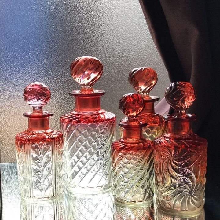 アンティークバカラ香水瓶 赤色グラデーションの優雅な特大サイズ