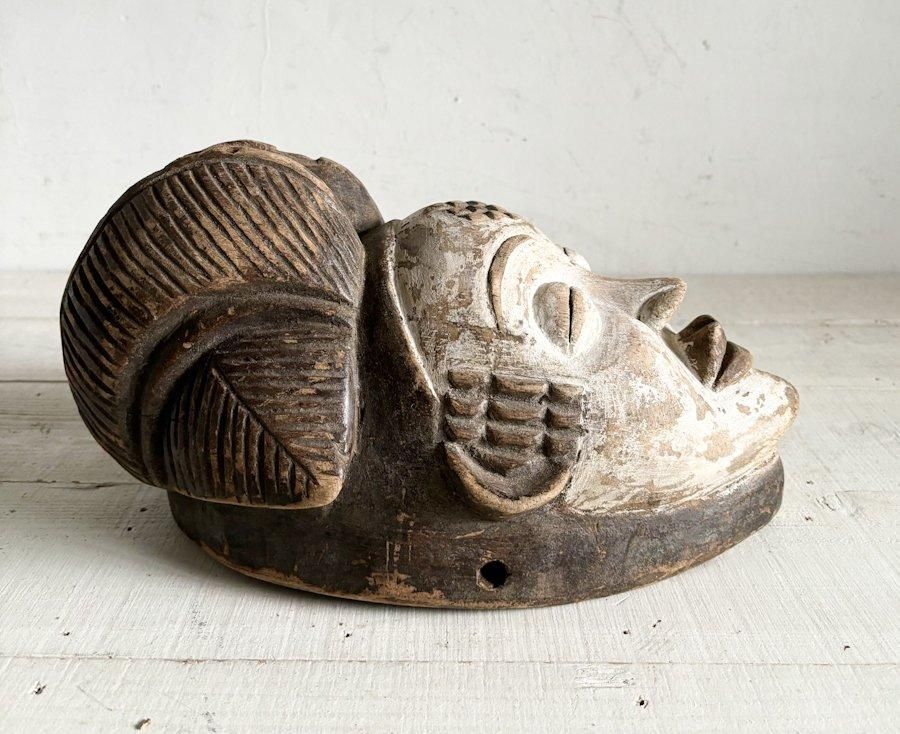 フランス製アフリカンマスク、存在感あるオブジェ