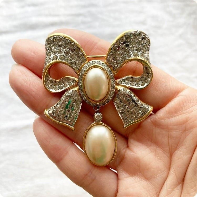 フランス製リボンモチーフのヴィンテージブローチ