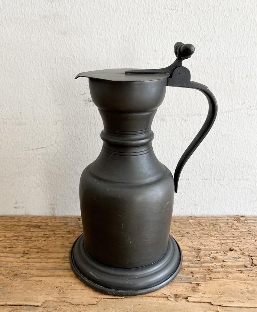 フランス製アンティークピューターの趣深いピッチャー