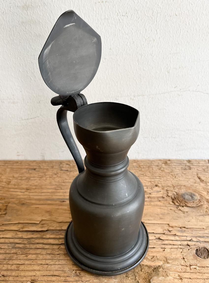 フランス製アンティークピューターの趣深いピッチャー