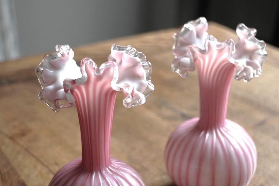 フランス製アンティーク花瓶 ピンクオパリンガラス使用