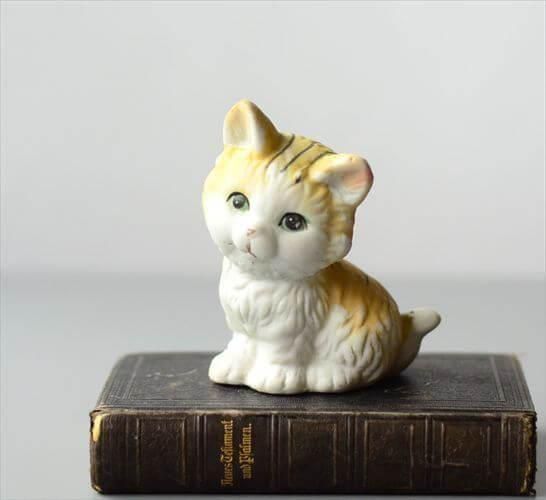 ドイツ製アンティーク陶磁器猫フィギュア 洗練の空気感