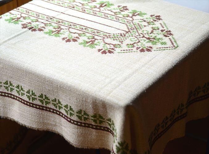 ヴィンテージドイツ製刺繍テーブルクロス豊かな風合い
