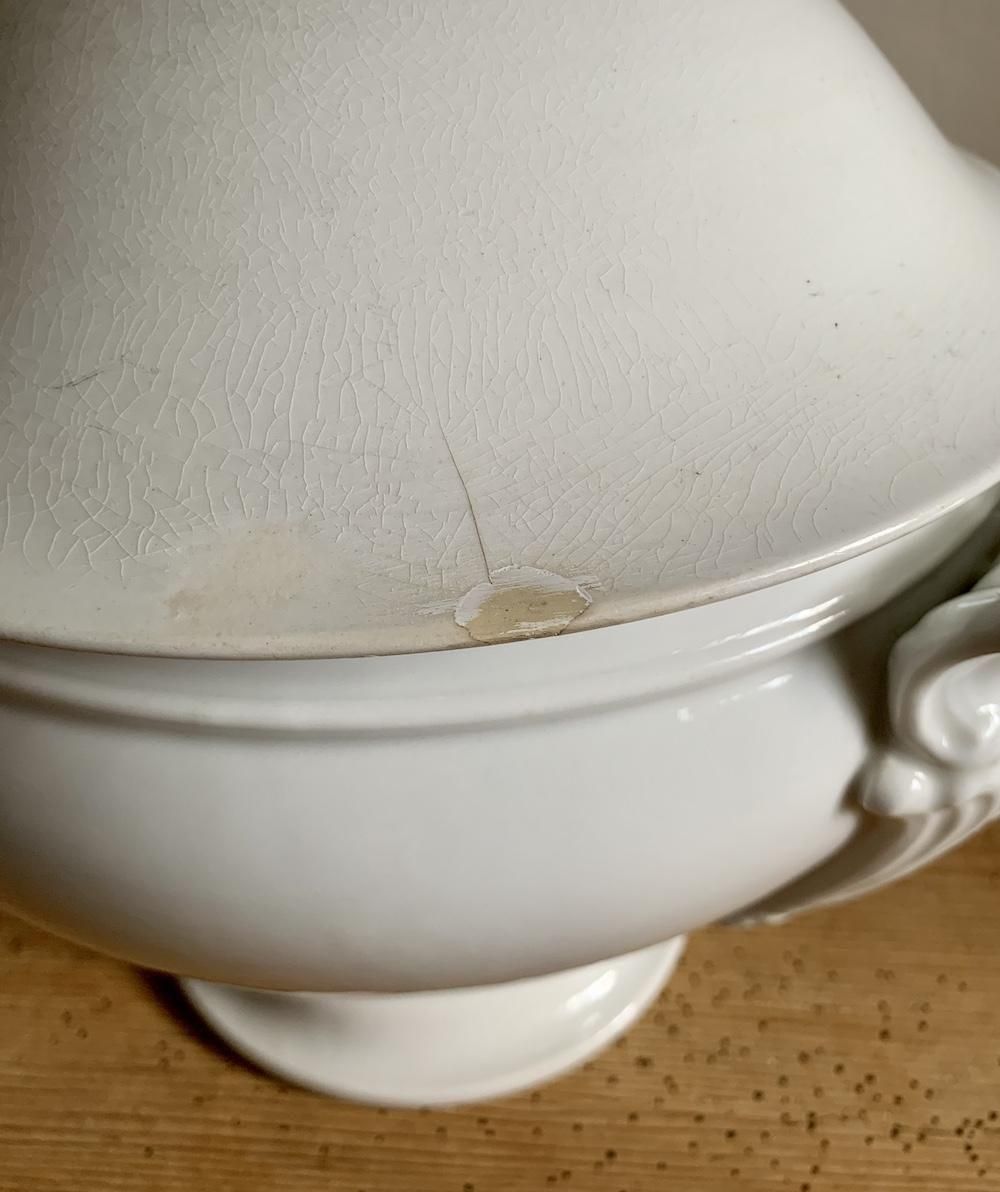 フランス製アンティーク陶器スーピエールの存在感