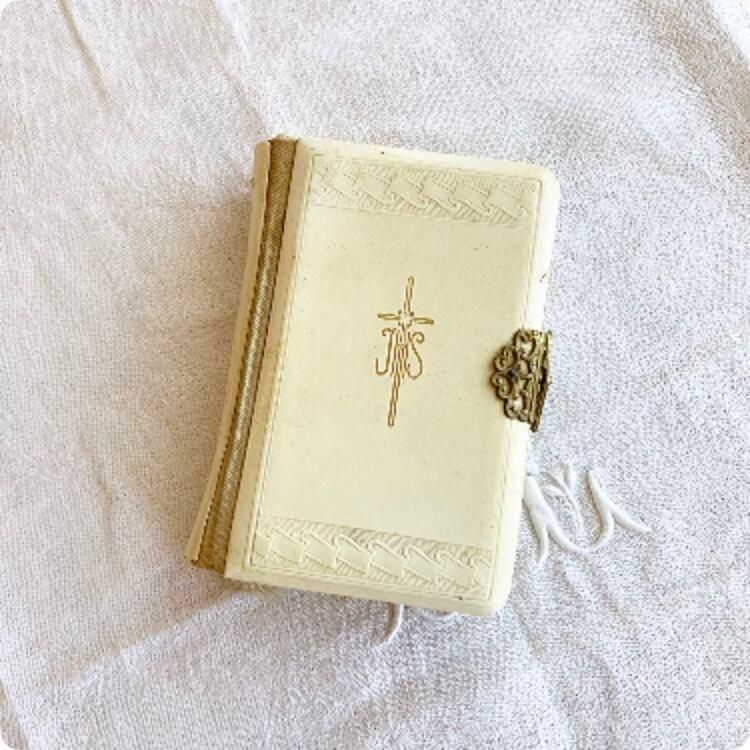 フランス直輸入の美しい聖書モチーフ 小ぶりなアンティークブック
