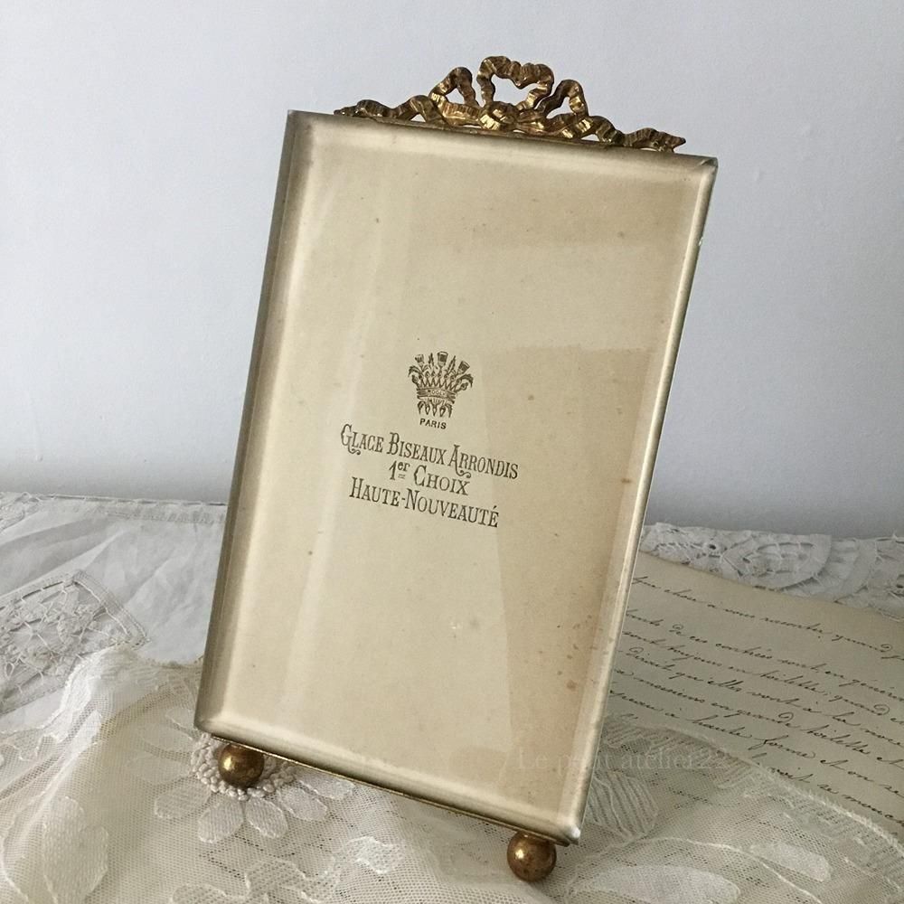 フランス アンティーク 真鍮 リボンのオルモル装飾 フォトスタンド