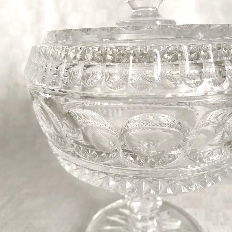 クリスタルのボンボニエール 華やかな小物入れ