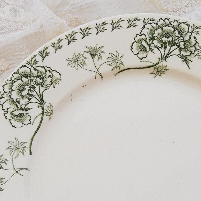 フランス製サルグミンヌのグリーンフラワーディナープレート