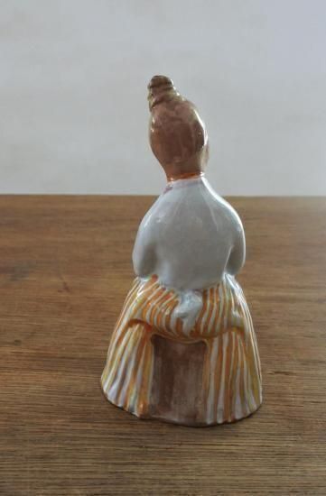 ヴィンテージ ハンガリー製 トウモロコシをむく少女 陶器人形