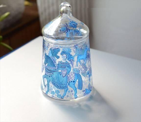 ドイツから かわいい東欧タッチの絵付けのガラスキャニスター ボンボ