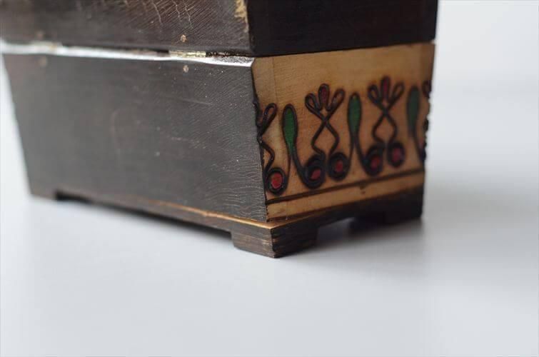 ドイツから 鍵付きの総柄の木箱 ウッドボックス 什器 おしゃれ収納