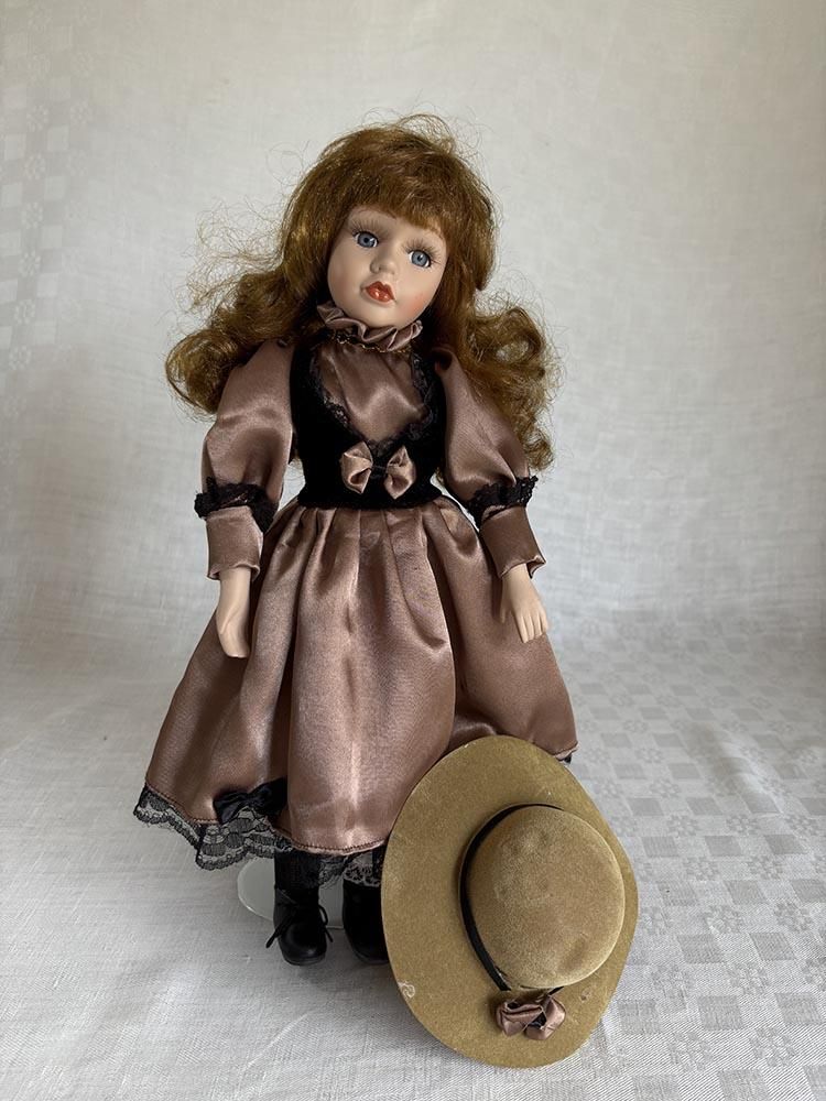 人形 ビスクドール ブラウンドレスと帽子のアンティーク