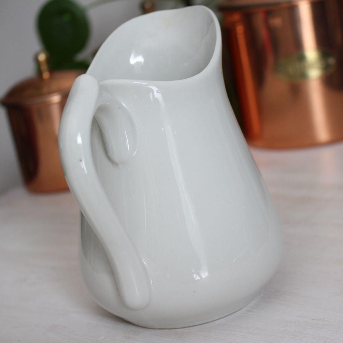 フランスブロカント サルグミンヌ白いピッチャーの魅力アンティーク