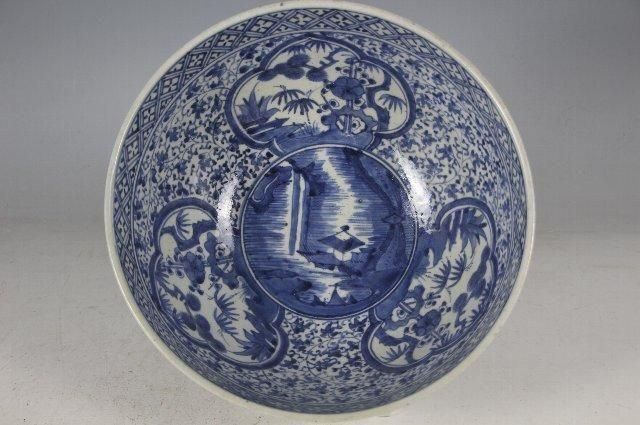 江戸中期 伊万里染付花唐草大鉢（直径30.8cm）