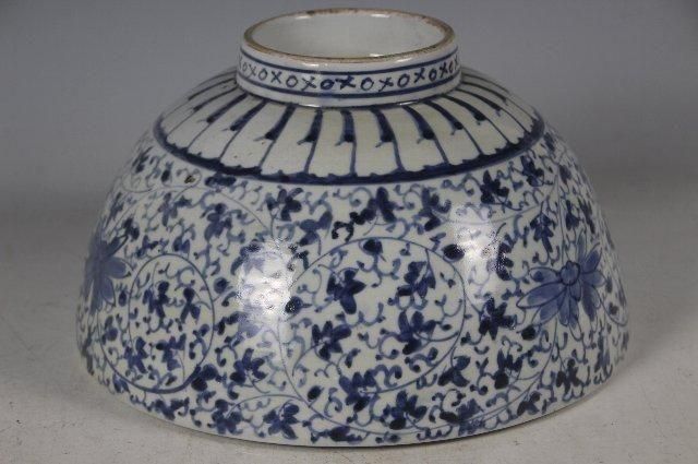 江戸中期 伊万里染付花唐草大鉢（直径30.8cm）