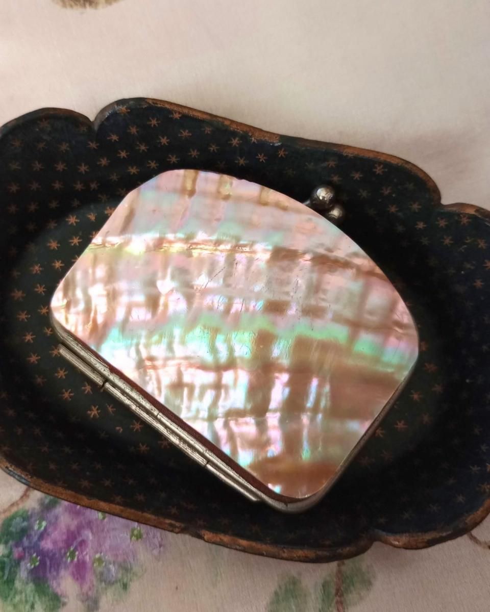 フランスアンティーク マザーオブパール がま口コインパース（1920年頃）