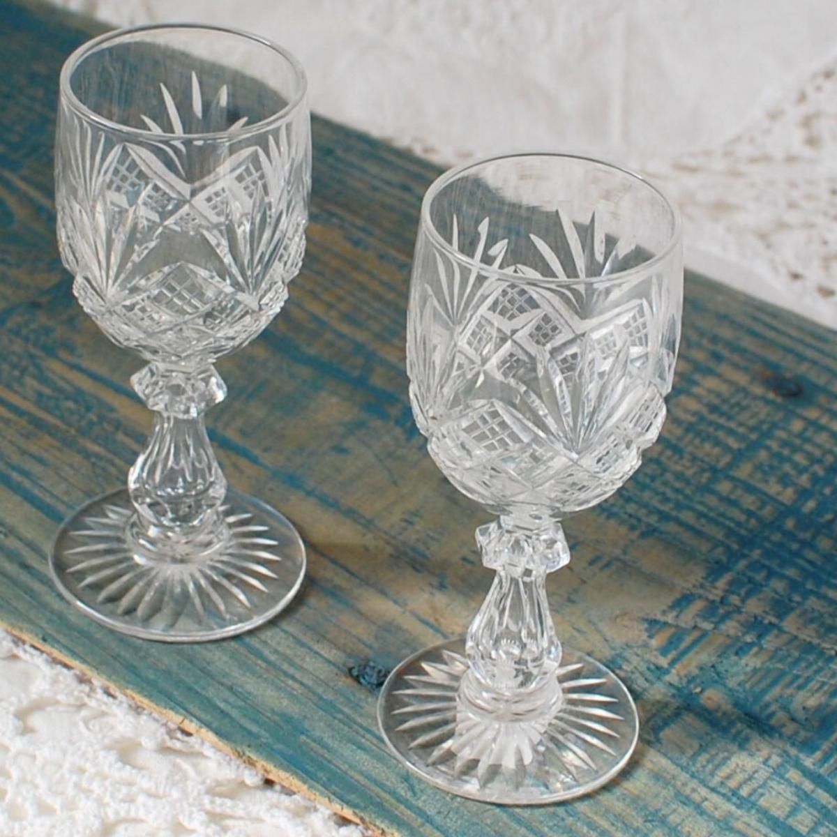 アンティークグラス・コップ一覧｜繊細で美しい手仕事の器特集