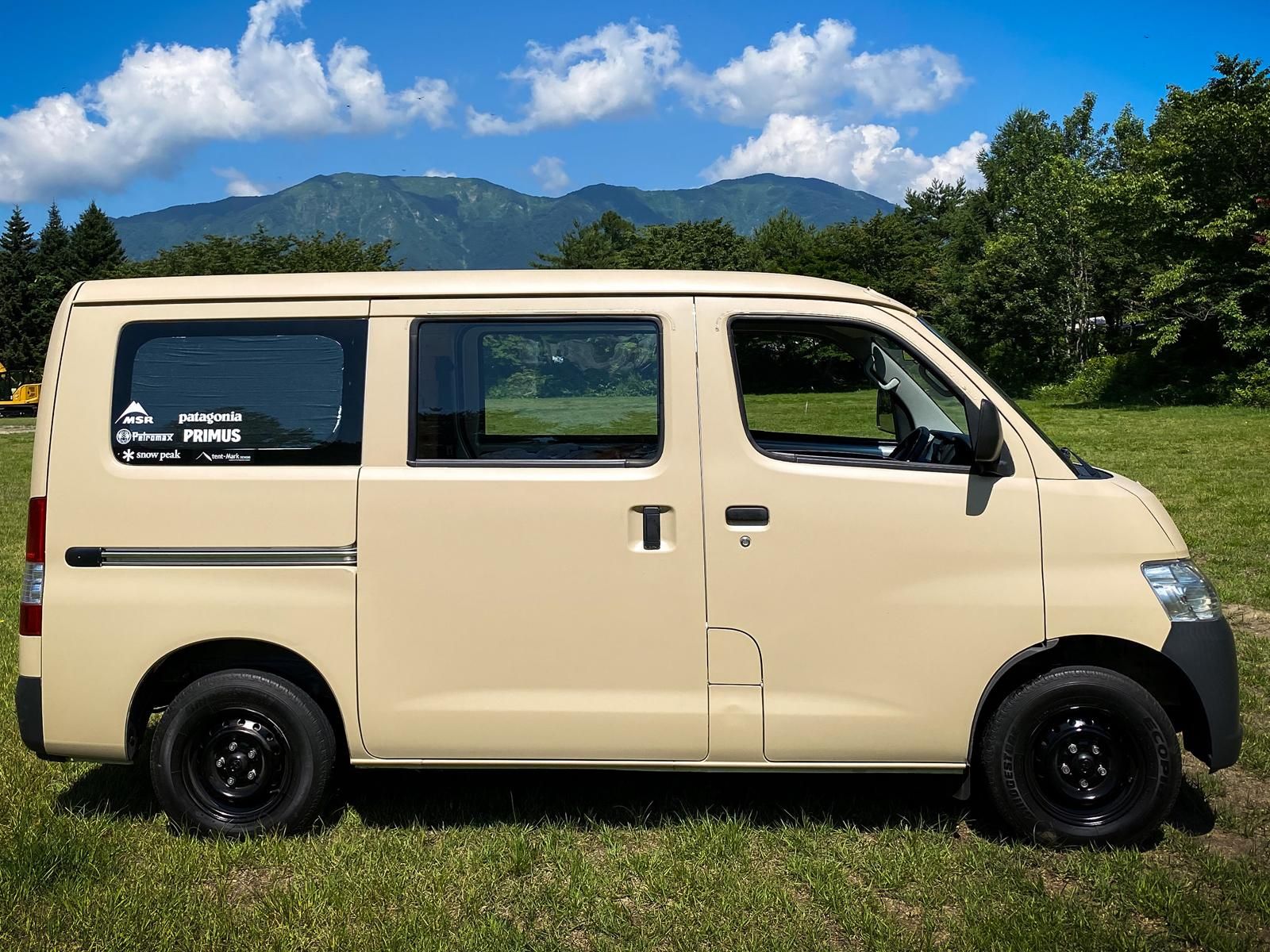 トヨタ タウンエースをミルクティーベージュで刷毛塗り全塗装！ - 刷毛