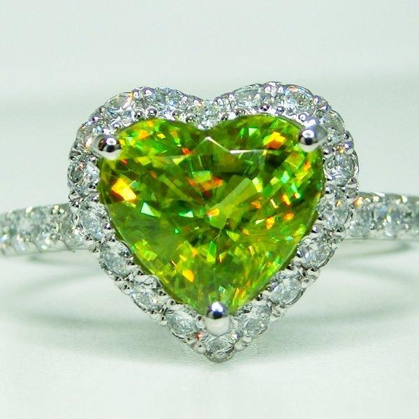 ビビットグリーンスフェーン ハートシェイプダイヤモンドリング SH