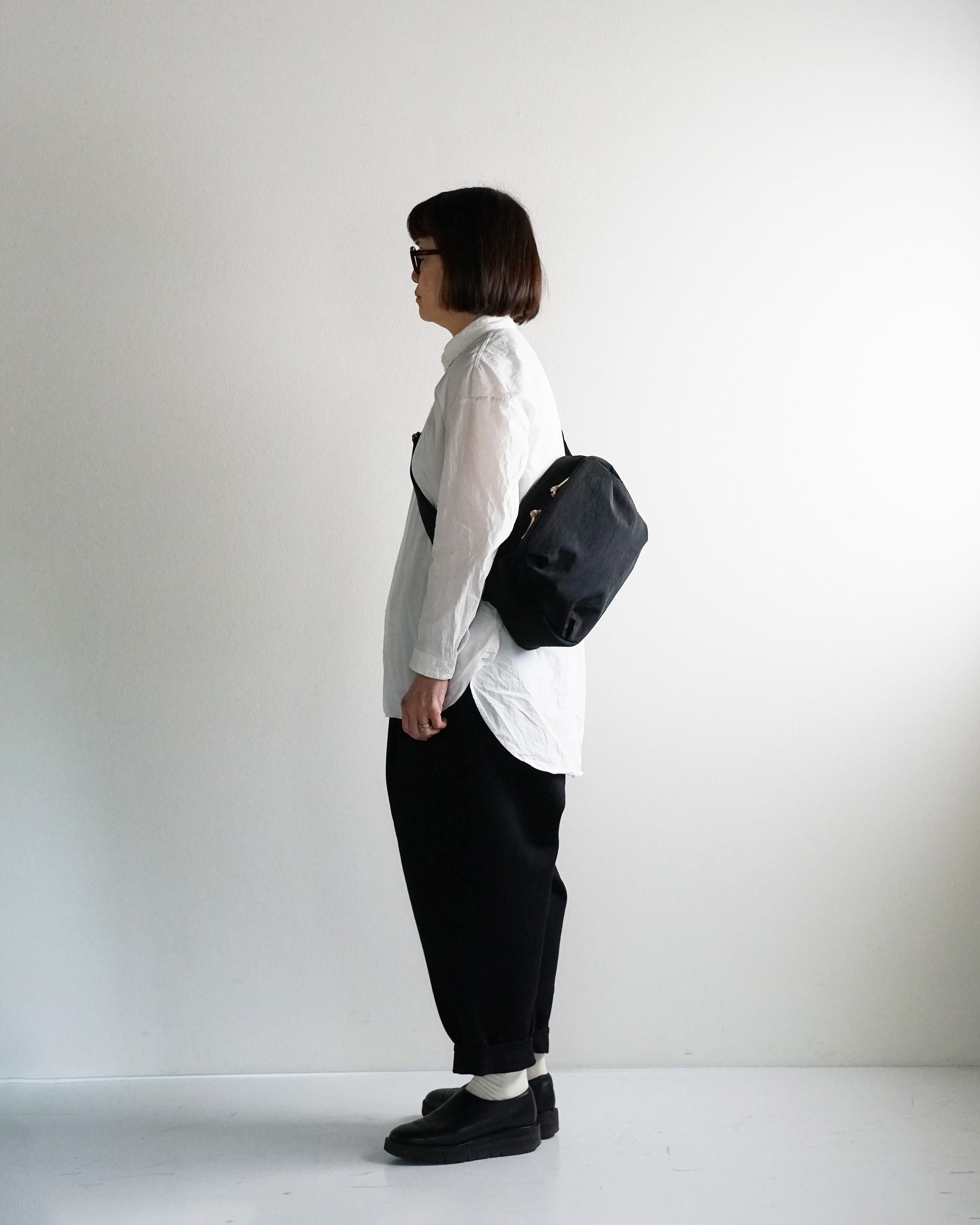 NIZYU KANO / にじゅうかのう FUKUI SIWAナイロンボディバッグ L【期間