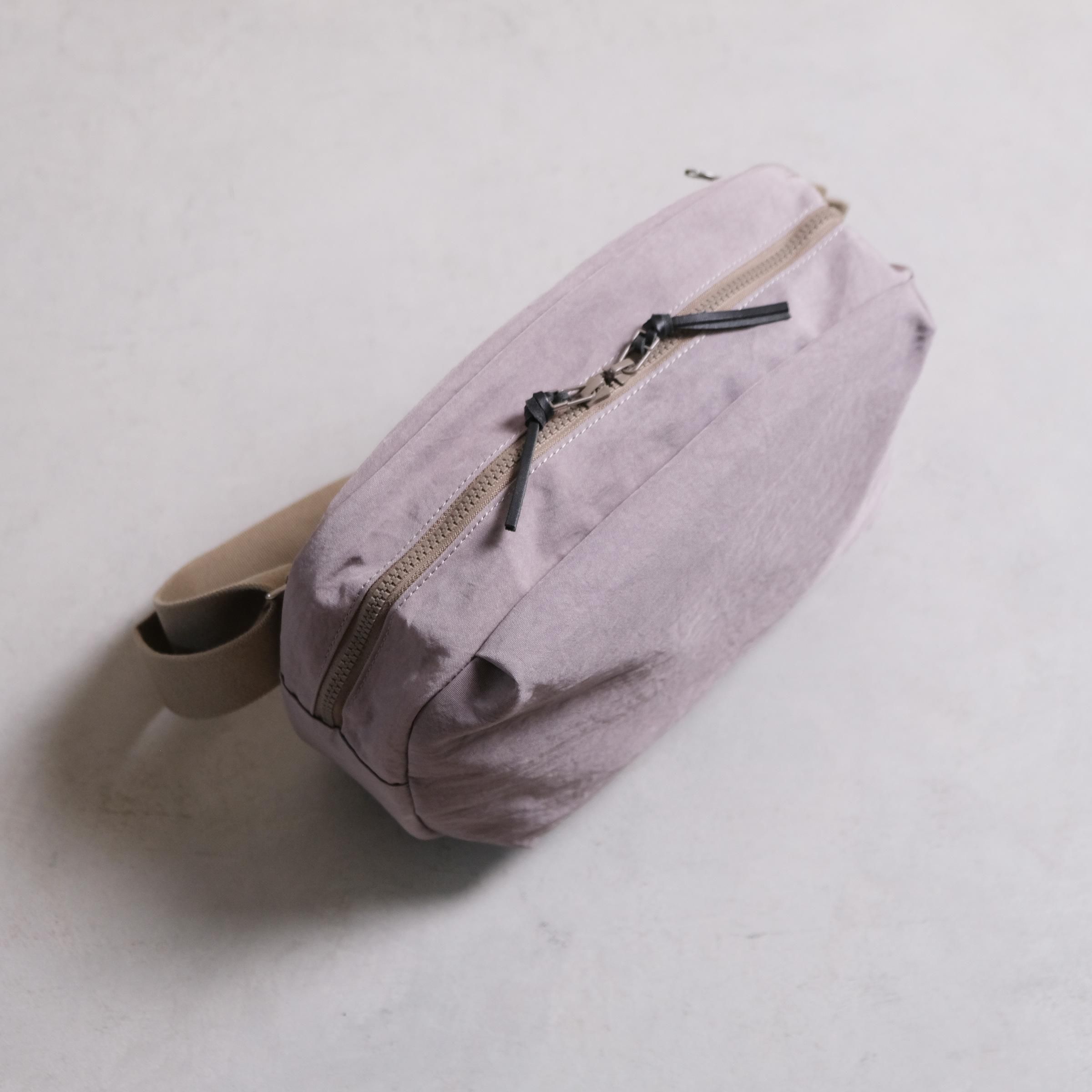 NIZYU KANO / にじゅうかのう FUKUI SIWAナイロンボディバッグ L【期間