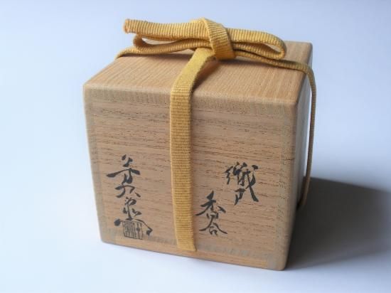 織部香合 (共箱)加藤芳右衛門 - 茶道具販売 栗林園