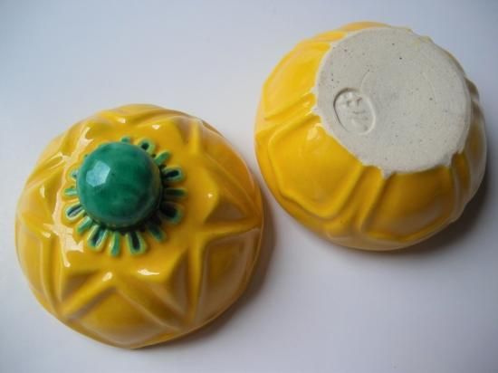 膳所焼黄交趾 蕗の薹香合 (共箱)陽炎園 岩崎新定 - 茶道具販売 栗林園