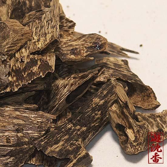 極上緑油伽羅 沈香原木 黒伽羅 香木 重さ:3.1g 極上緑油伽羅 沈香原木