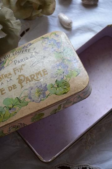 ルーブル百貨店のスミレの石鹸箱【パディントン】｜ブロカント