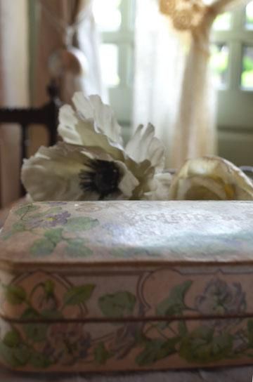 ルーブル百貨店のスミレの石鹸箱【パディントン】｜ブロカント