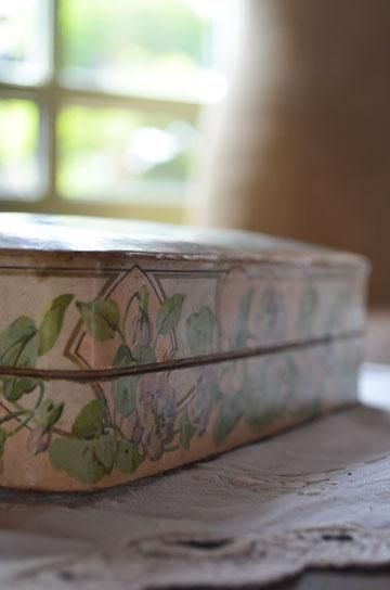 ルーブル百貨店のスミレの石鹸箱【パディントン】｜ブロカント