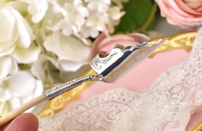 英国アンティーク銀器【純銀】1898年 白蝶貝ハンドルのキャディー