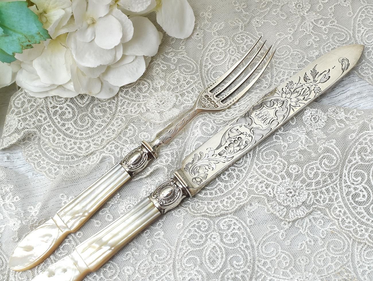 英国アンティーク銀器【純銀】1862年 白蝶貝ハンドル 美彫り