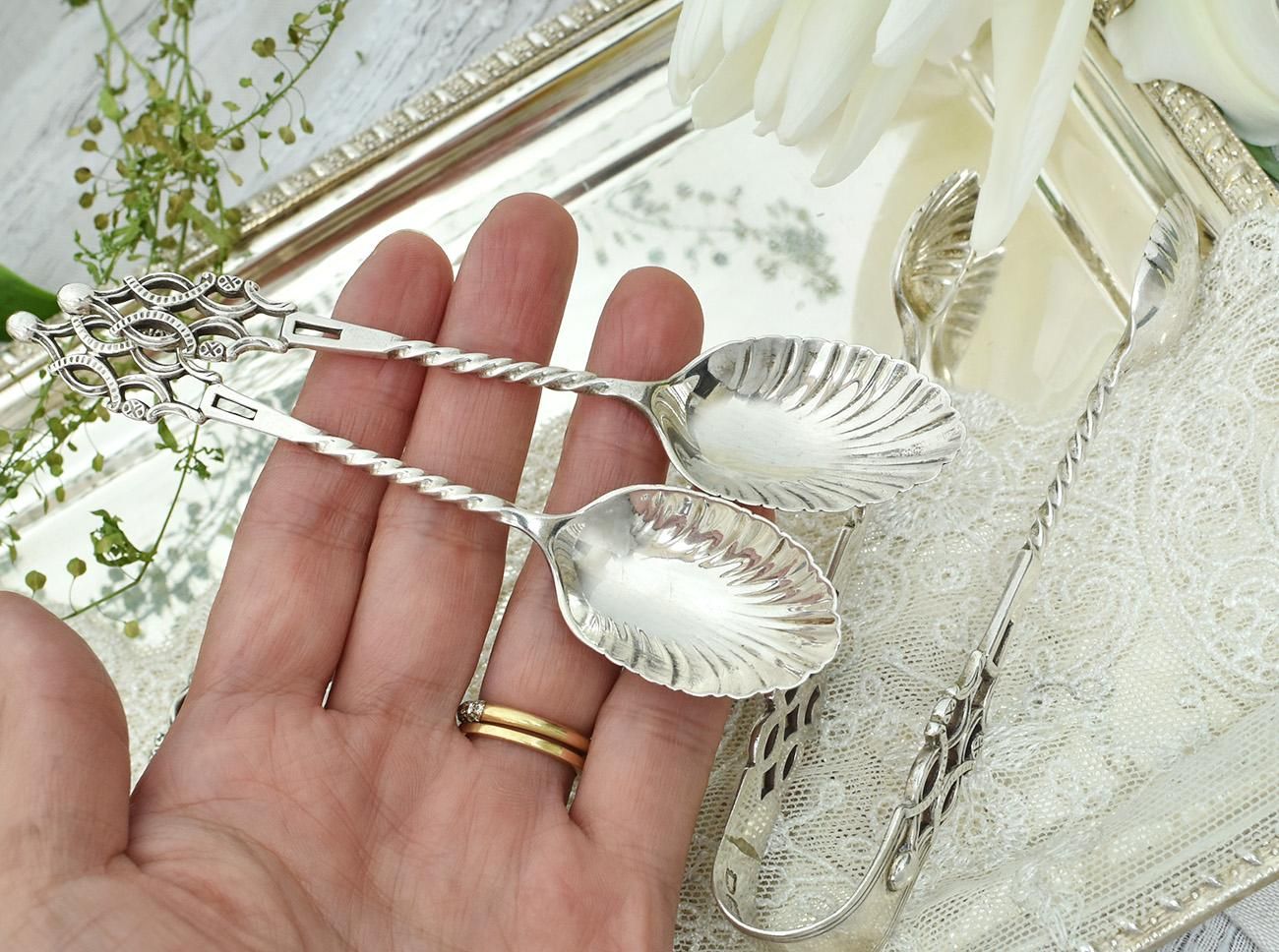 英国アンティーク銀器【純銀】1897年 ティースプーン6本＋トングセット