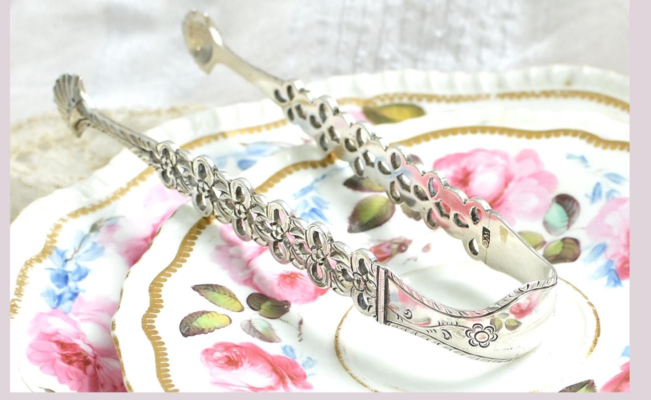 英国アンティーク銀器【純銀】透かしのシュガートング - Edwardian